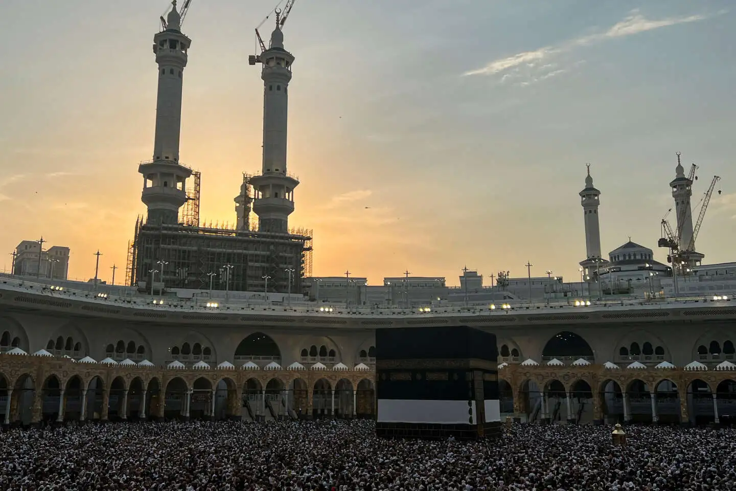 Death toll from heat at hajj pilgrimage in Saudi Arabia passes 900