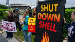 Shell investors back oil major’s move to weaken climate targets
