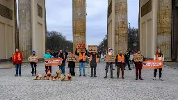 "Letzte Generation" rückt von Klebe-Aktionen ab