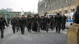 Polizei verhindert Störaktion von Rechtsextremen beim CSD in Dresden | MDR.DE